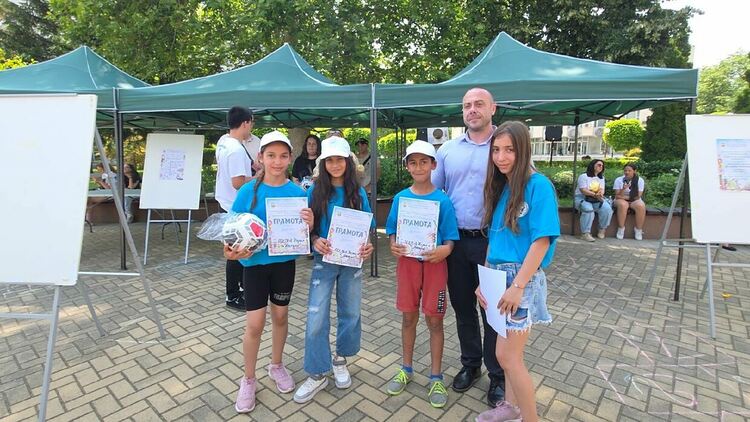Петокласници от Димитровград премериха знания и умения в състезанието „Ваканция, здравей! Да играем безопасно!“ 