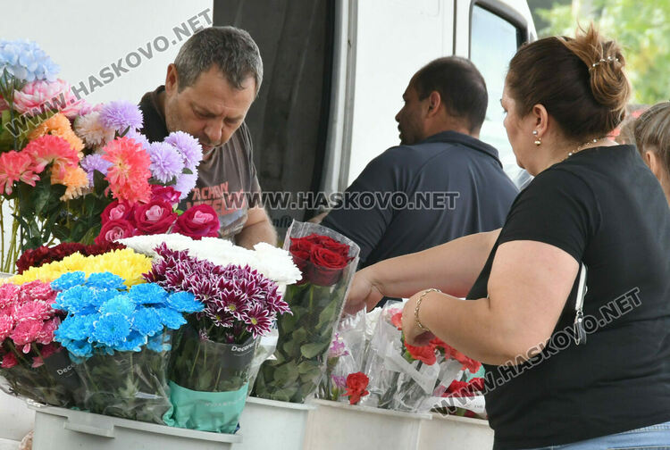 На Черешова задушница хасковлии почетоха покойни близки