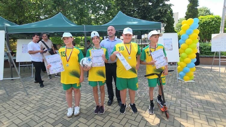 Петокласници от Димитровград премериха знания и умения в състезанието „Ваканция, здравей! Да играем безопасно!“ 