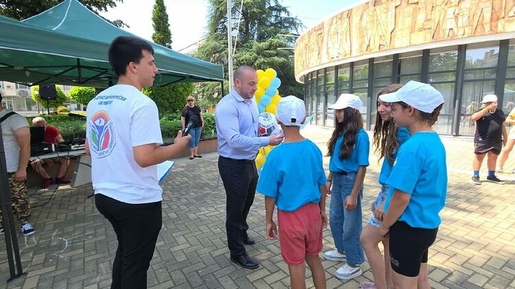 Петокласници от Димитровград премериха знания и умения в състезанието „Ваканция, здравей! Да играем безопасно!“ 