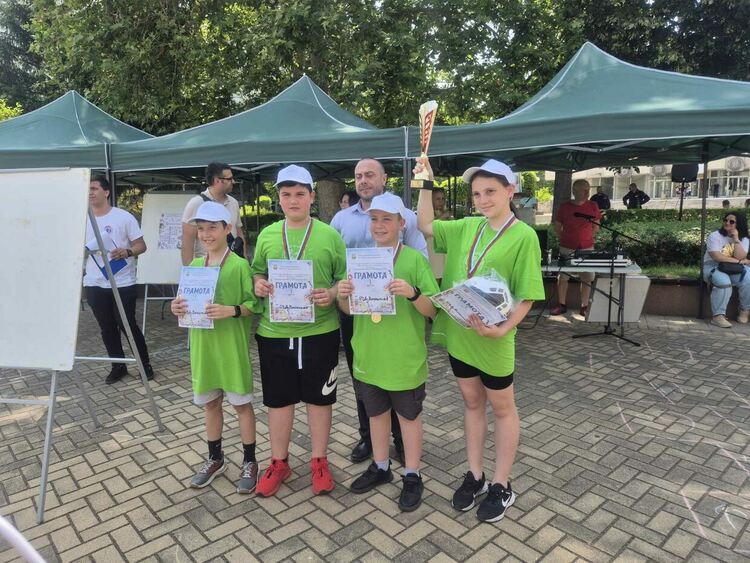 Петокласници от Димитровград премериха знания и умения в състезанието „Ваканция, здравей! Да играем безопасно!“ 