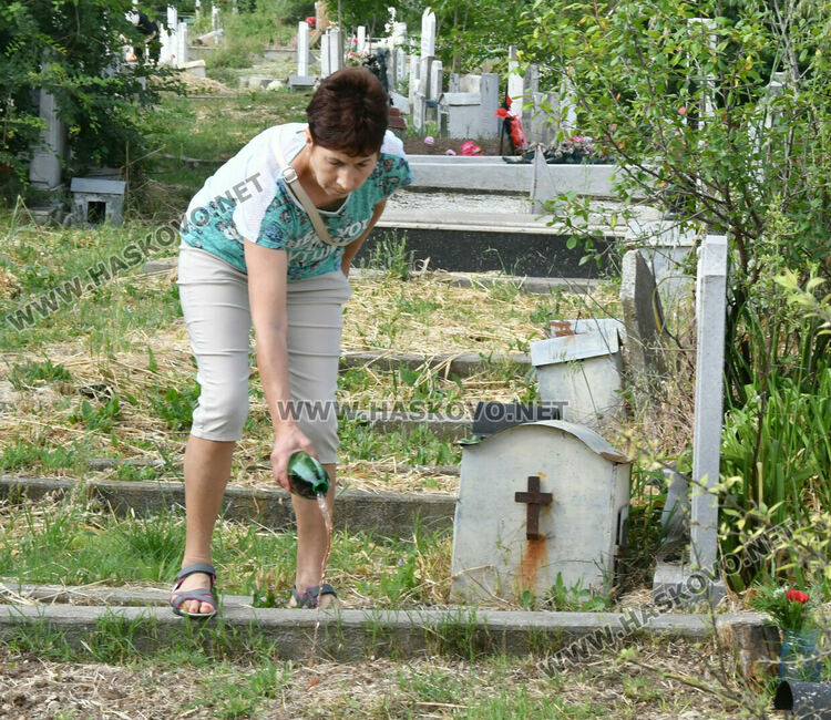 На Черешова задушница хасковлии почетоха покойни близки