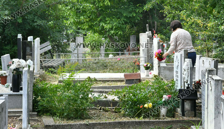 На Черешова задушница хасковлии почетоха покойни близки