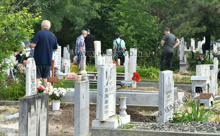На Черешова задушница хасковлии почетоха покойни близки 