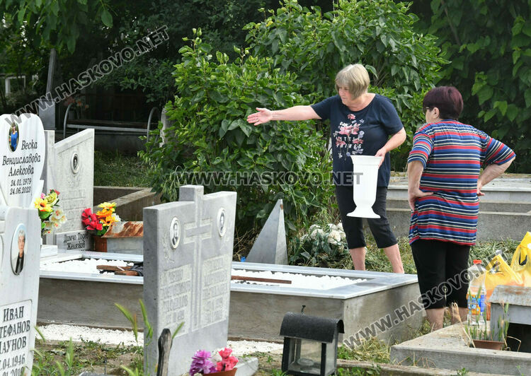 На Черешова задушница хасковлии почетоха покойни близки