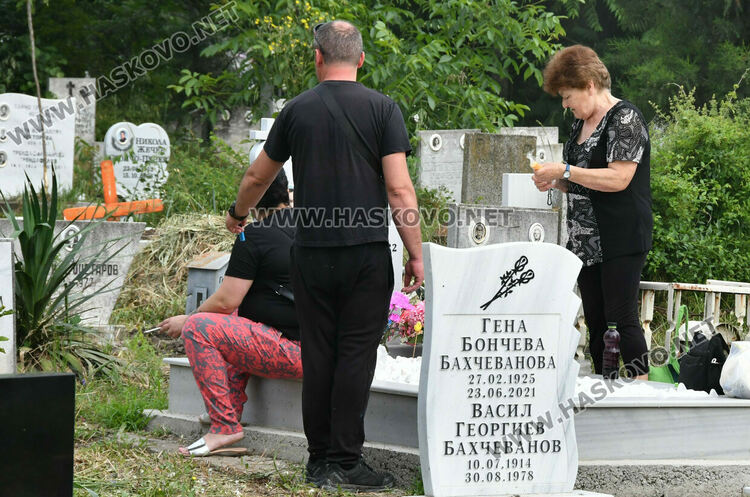 На Черешова задушница хасковлии почетоха покойни близки 