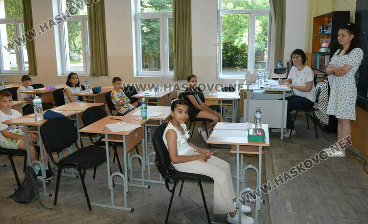 44 деца се явиха на математическо състезание за прием в 5 клас в ПМГ-Хасково