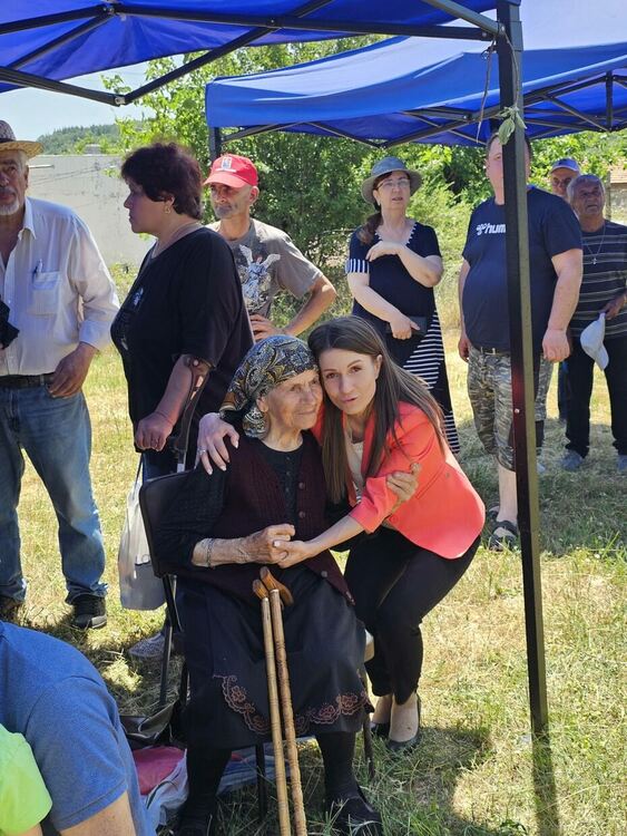 С молебен и символична първа копка започна строителството на новия параклис „Света Троица“ в Браница