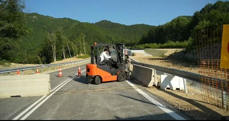 Тодор Батков-син с призовка от полицията след премахване на огради на гръцка територия
