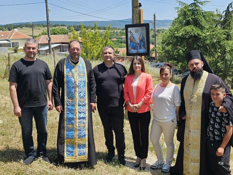 С молебен и символична първа копка започна строителството на новия параклис „Света Троица“ в Браница