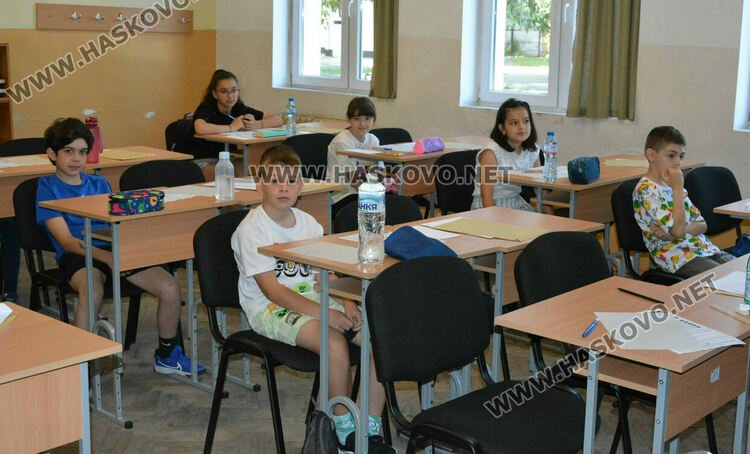 44 деца се явиха на математическо състезание за прием в 5 клас в ПМГ-Хасково