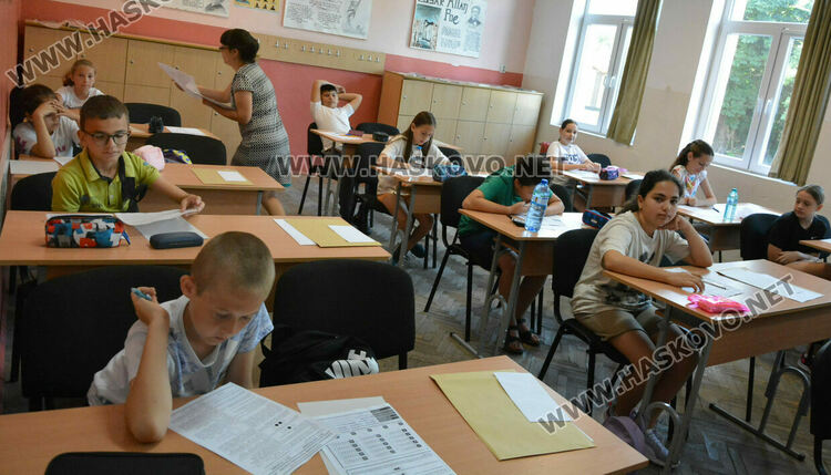 44 деца се явиха на математическо състезание за прием в 5 клас в ПМГ-Хасково