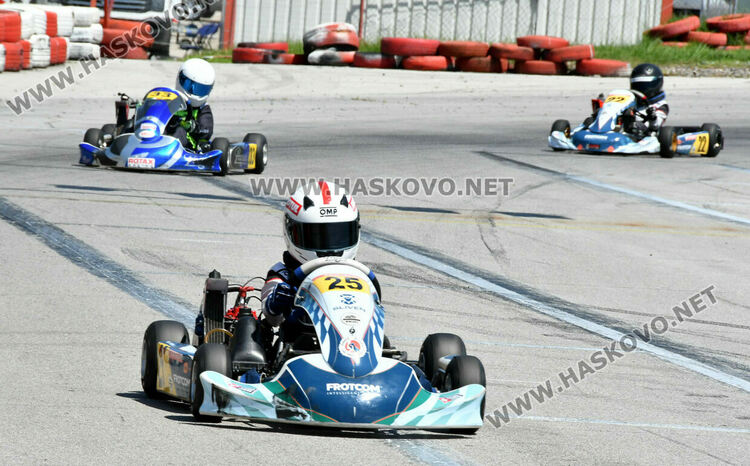 52 пилоти се включиха в 3-ия кръг на националния шампионат на картинг пистата край Хасково