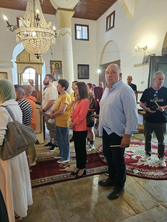 Митрополит Арсений отслужи Петдесетница в манастира „Света Троица“ край Устрем