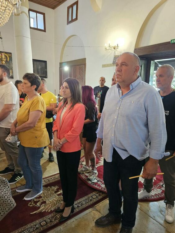 Митрополит Арсений отслужи Петдесетница в манастира „Света Троица“ край Устрем