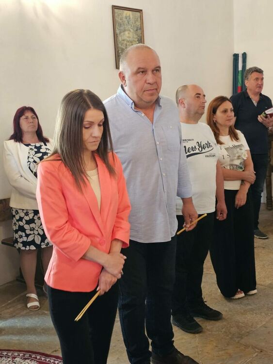 Митрополит Арсений отслужи Петдесетница в манастира „Света Троица“ край Устрем