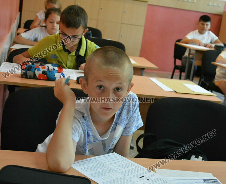 44 деца се явиха на математическо състезание за прием в 5 клас в ПМГ-Хасково