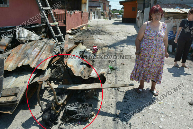 Семейство остана без дом след пожар от електрически мотор, пламна и съседна къща