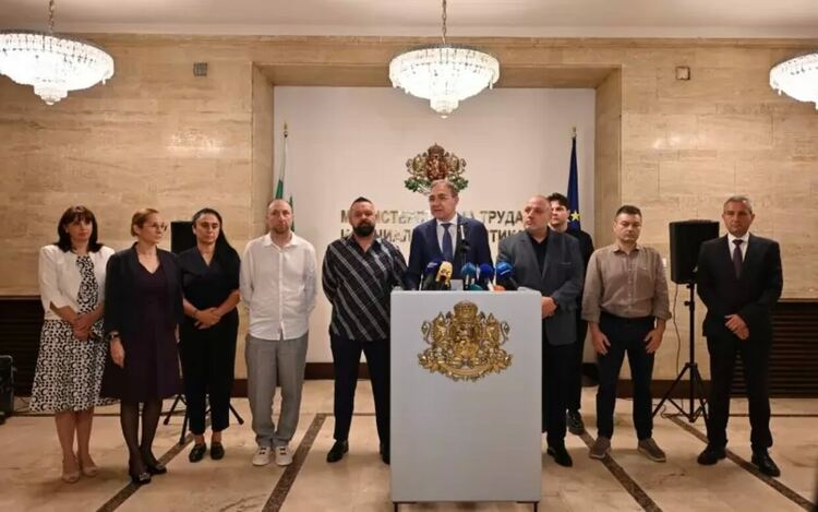 В новите еднодневни трудови договори няма да се отбелязват началото и края на работния ден.