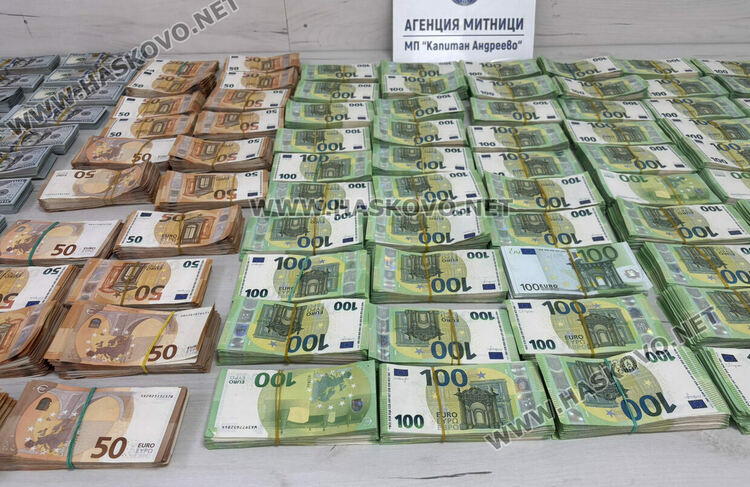 Откриха валута за близо 2.8 млн. лв. в два товарни автомобила