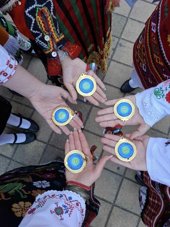 Златни отличия за Музикалната школа по народно пеене с ръководител Елена Беделева