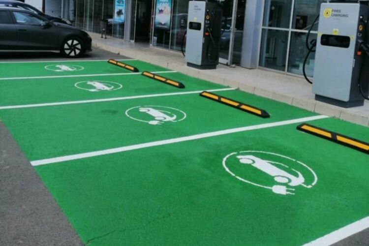 Компанията изпреварва бъдещето със зарядни по-мощни от необходимите в момента