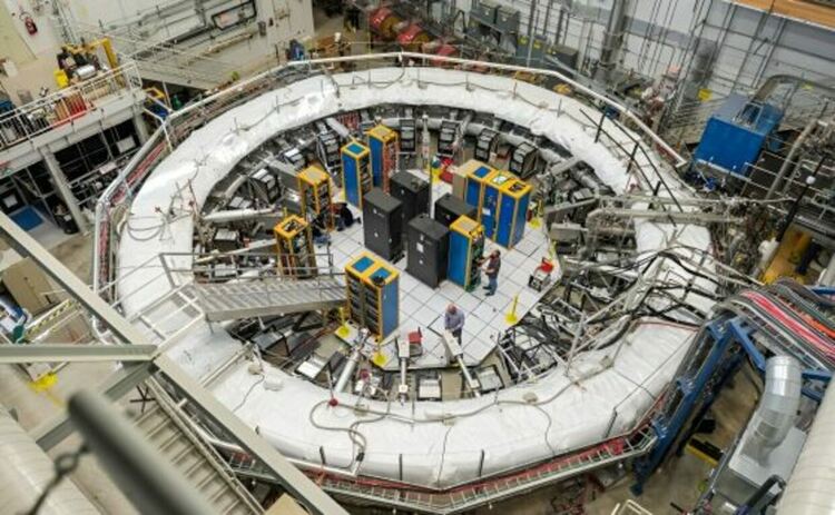 Колаборацията Muon g-2 във Fermilab постигна най-прецизното измерване в света на магнитния момент на мюона, една от елементарните частици във Вселената. Съобщението на 10 август 2023 г. е вторият резултат от експеримента във Fermilab и е два пъти по-прецизен от първия резултат, обявен на 7 април 2021 г.