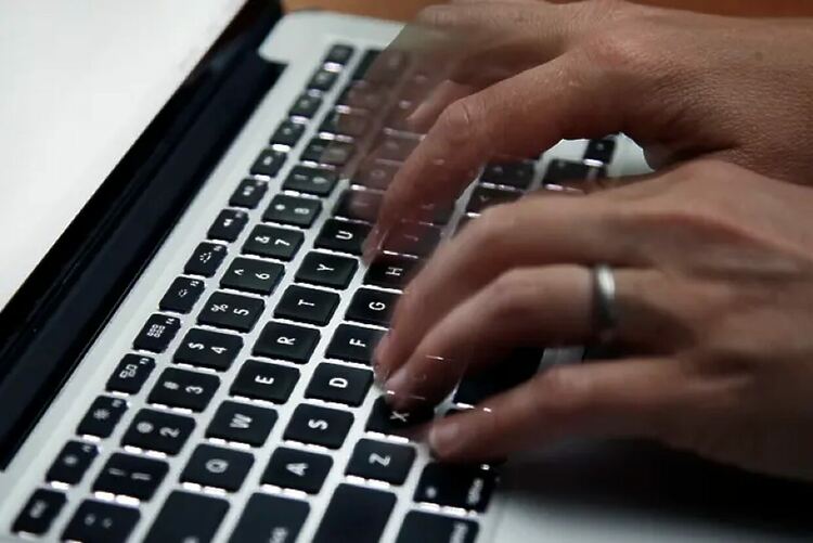 Имитирай и обърквай: Москва си направи мрежа за „проверка на фактите“