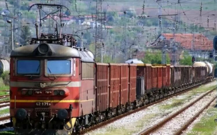 През април вицепремиерът и транспортен министър Гроздан Караджов обяви, че започва преструктуриране на „БДЖ - Товарни превози“ заради лошите резултати на дружеството.