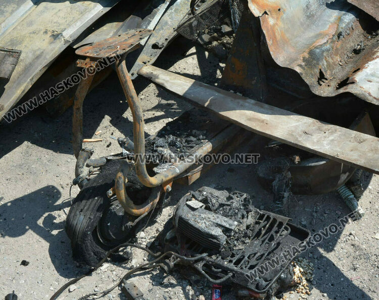 Семейство остана без дом след пожар от електрически мотор, пламна и съседна къща