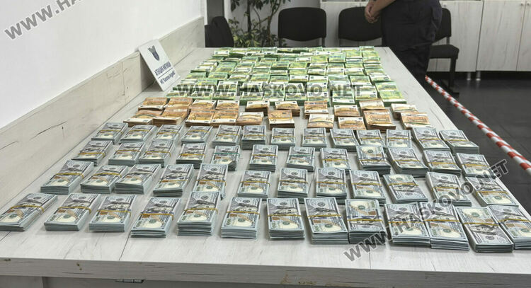 Откриха валута за близо 2.8 млн. лв. в два товарни автомобила