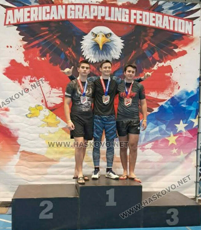 Състезателите на „Комбат спорт“ със сребро и 4-то място от силен турнир във Варна