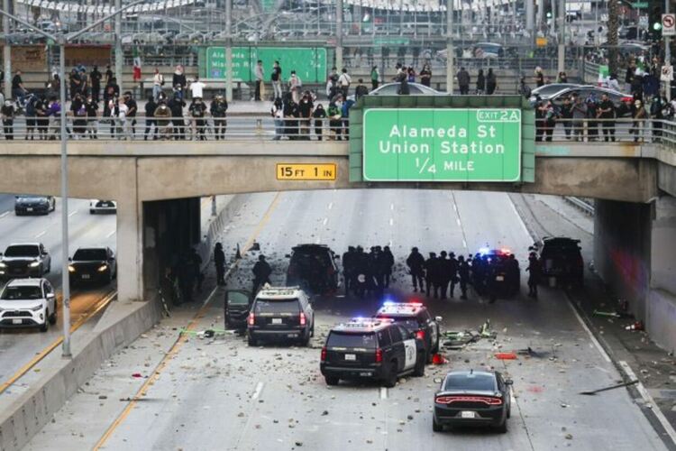 Пентагонът изпраща 700 морски пехотинци в Лос Анджелис