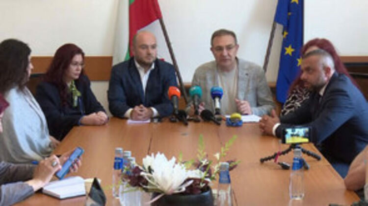 С обръснати глави и стари памперси: Разкриха още три незаконни дома за възрастни хора във Варна