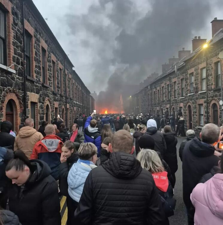 Безредици избухнаха в Северна Ирландия