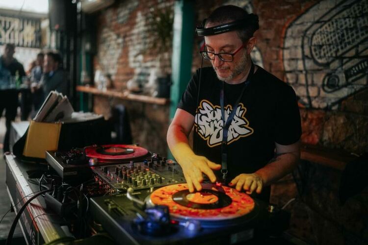 Партита до зори по време на Международния фестивал за късометражно кино „В Двореца“ в Перник