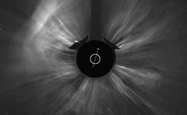 Коронографът CCOR-1 на NOAA, показващ изхвърлянето на коронална маса „хало“ на 31 май 2025 г. Стартиран миналата година и проектиран и построен от NRL, коронографът CCOR-1 е първият действащ коронограф, предоставящ критични наблюдения в реално време, за да може NOAA да издава прогнози за космическото време и предупреждения за бури.