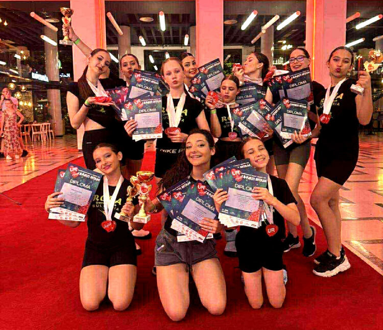 Танцьорите на „Рона“ с огромен успех от състезание в Белград