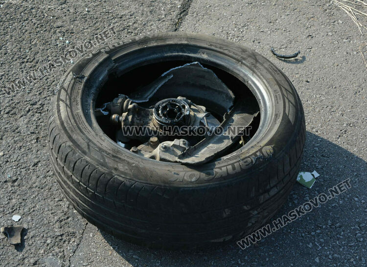 Дете и още двама пострадаха при челна катастрофа