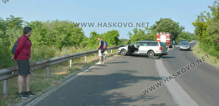 Водачът на Нисана (вляво)
