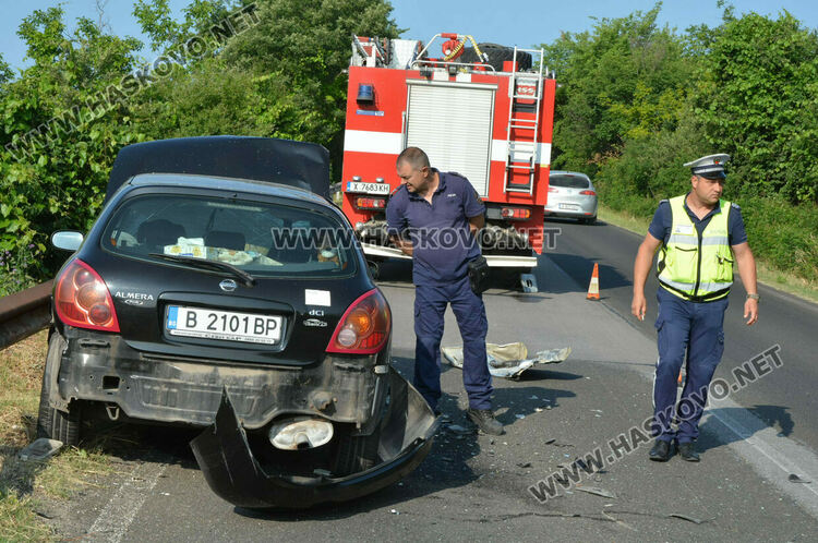 Дете и още двама пострадаха при челна катастрофа