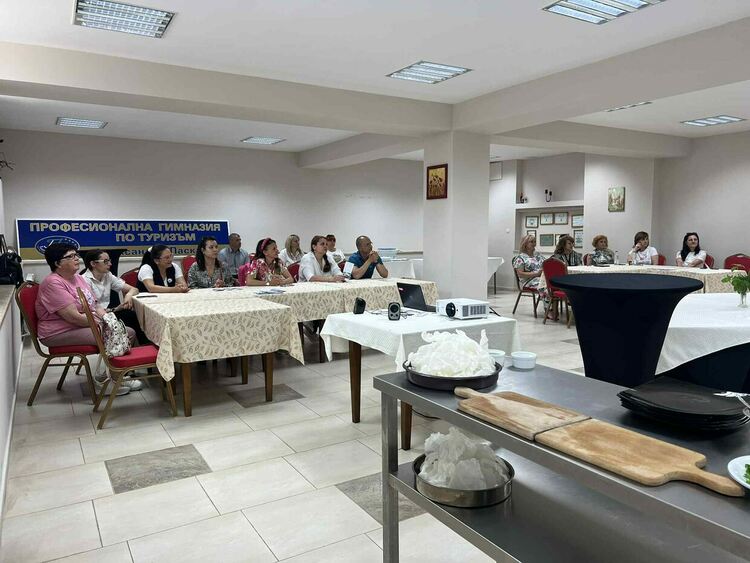 „От уличната храна към изтънчения вкус“ – открита учебна практика в хасковската гимназията по туризъм
