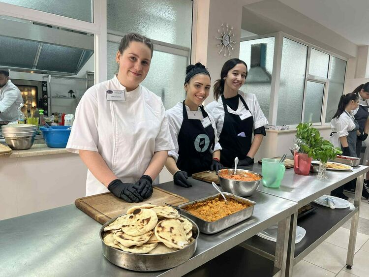 „От уличната храна към изтънчения вкус“ – открита учебна практика в хасковската гимназията по туризъм
