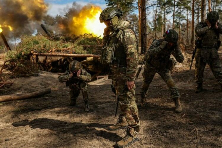 Русия засилва офанзивата си по целия фронт, за да убеди съюзниците на Украйна, че е безполезно да я подкрепят