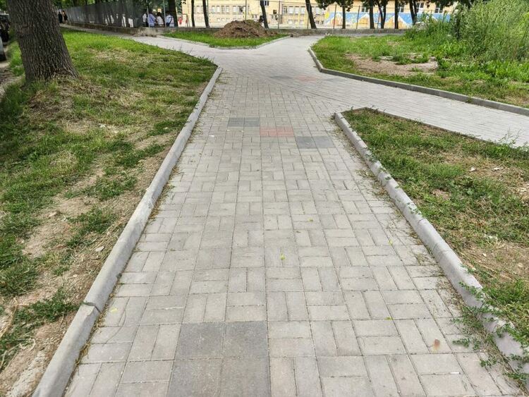 Изграждат се нови тротоари в кв. Изток