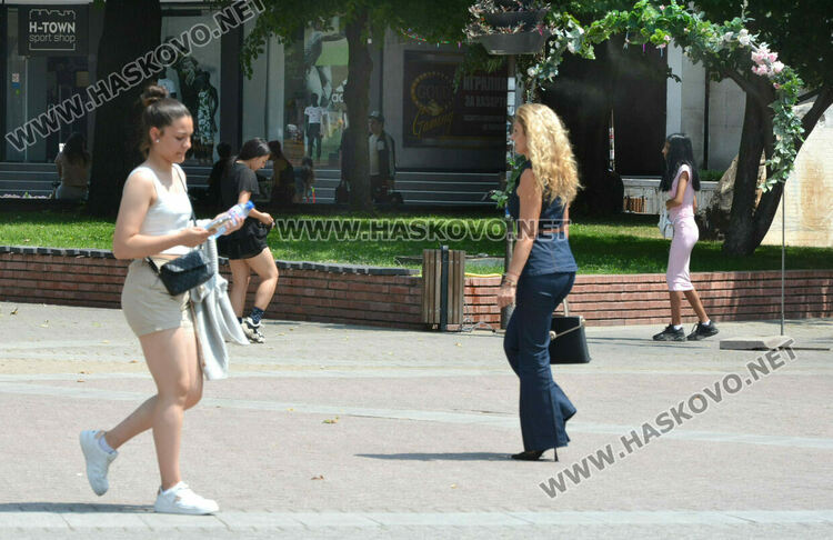 Хасково се подготвя за големите жеги - разхлаждащата арка вече е в центъра