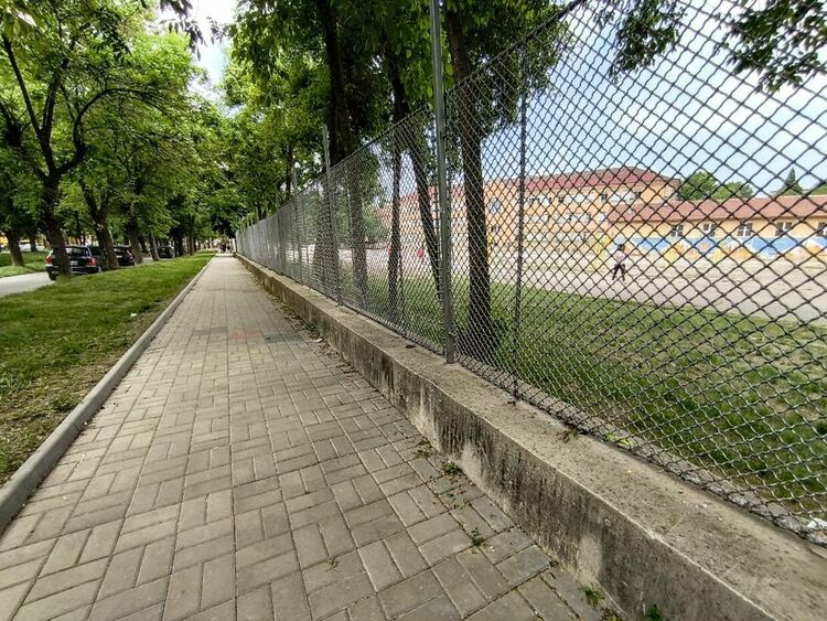 Изграждат се нови тротоари в кв. Изток