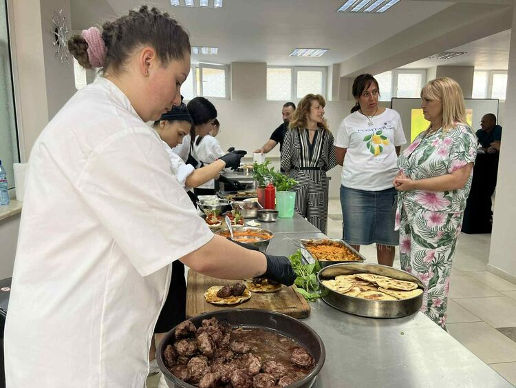 „От уличната храна към изтънчения вкус“ – открита учебна практика в хасковската гимназията по туризъм
