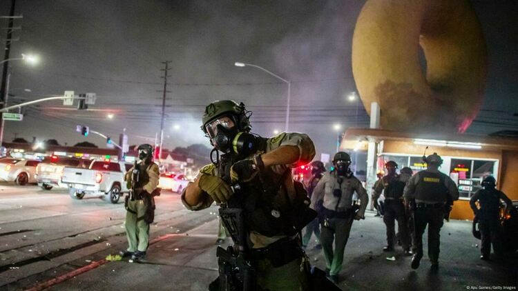 Докъде ще стигне сблъсъкът на Тръмп с демокрацията