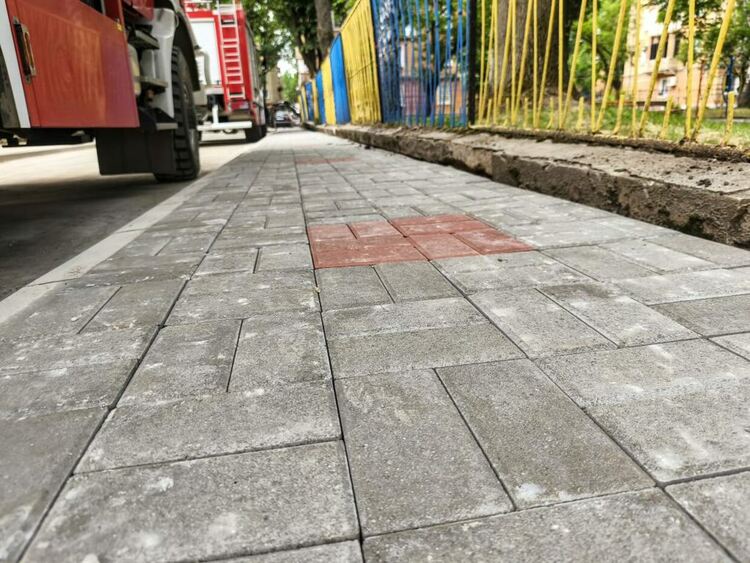 Изграждат се нови тротоари в кв. Изток